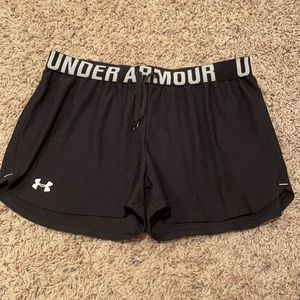Women’s under armour shorts size M